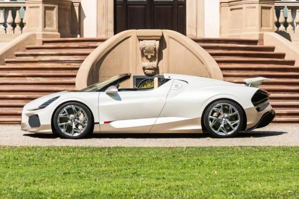 Bugatti выпустила финальный W16 Mistral - 1