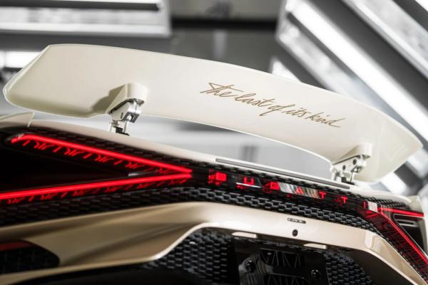 Bugatti выпустила финальный W16 Mistral - 2
