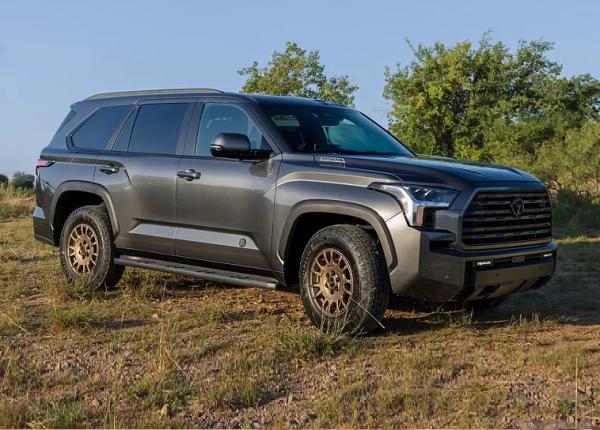 Toyota Sequoia. ���� Toyota  