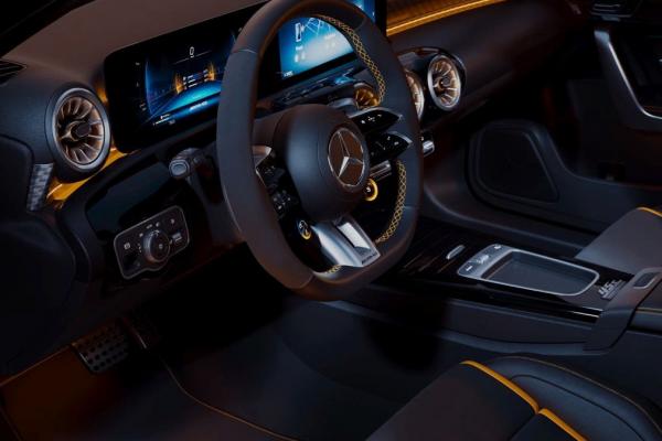 ����� ������� Mercedes-AMG ������ � �������� - 1