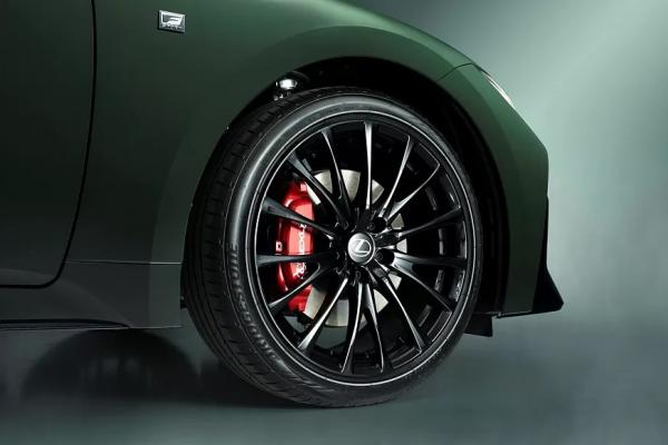 Lexus освежил престарелый IS - 1