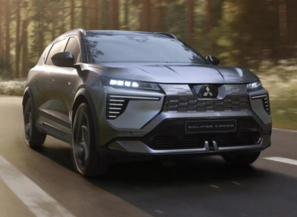 Mitsubishi Eclipse Cross. ���� Mitsubishi 