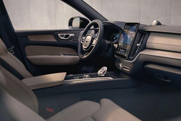Volvo XC60 обновил внешность и технику - 2