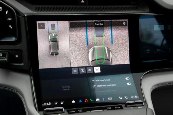 Porsche Cayenne научили заряжаться "по воздуху" - 1