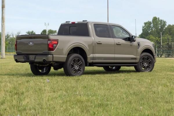 Ford поставил новый движок на F-150 - 1