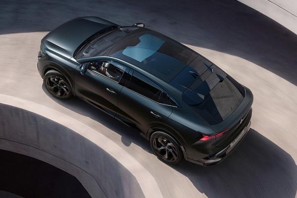 Rafale Hypnotic: кроссовер Renault по цене Mercedes - 4