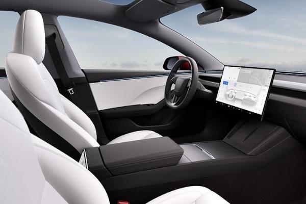 Tesla обновила и "прокачала" Model 3 - 1