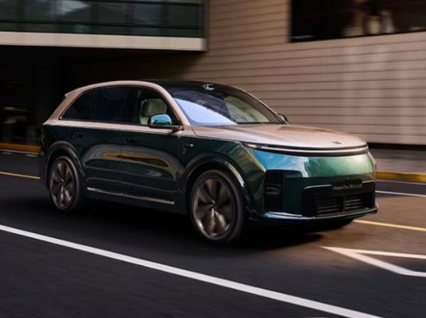 Li L8. ���� Li Auto
