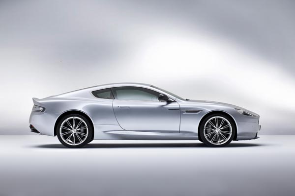 Идеальный профиль купе Aston Martin DB9