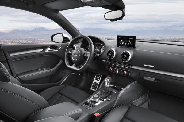 Интерьер седана Audi S3
