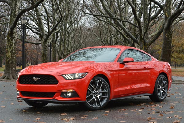 Ford Mustang 2015 модельного года (шестое поколение, платформа S550) в Нью-Йорке. Когда Дэйв Перицак увидел Mustang в первый раз, у него мурашки пошли по коже. Автомобиль выглядел ошеломляюще.