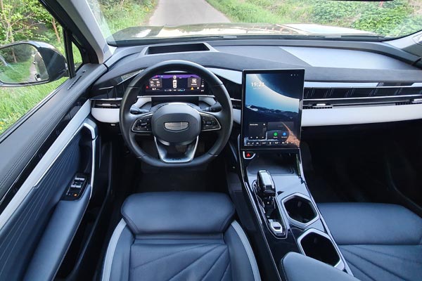 ���������� ����� Geely Atlas ������ ������������� ����������� �������.