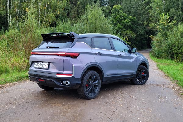 ���� ����������, Geely Coolray ��������� ���������� ���������, �� ��� ���� ��������� �������������� ������� � ���������.  ������ � ���� ��� ���� � ������ ������������