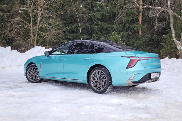 �������� ������� Hongqi H6  ��������� ���������� � ������������ ������ � �������� ����������� �������� ����������� ���������, ������������ ������� � �������� ���������