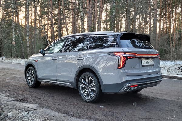 � �����, Hongqi HS7 ������������� �������� ������ ���� � ��������. ����� ��� ����������� ����� ������������ � ������� ������� ��������, �������� ������� ������� � ������� ������������