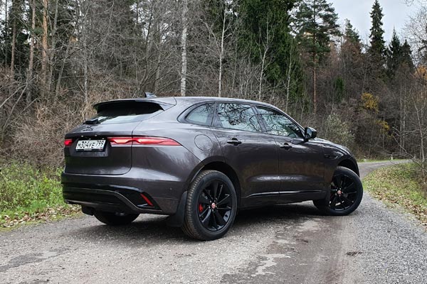 Консервативный Jaguar остается по-прежнему верен дизельным двигателям, по крайней мере, из трех силовых агрегатов, доступных для российского рынка – два работают на тяжелом топливе