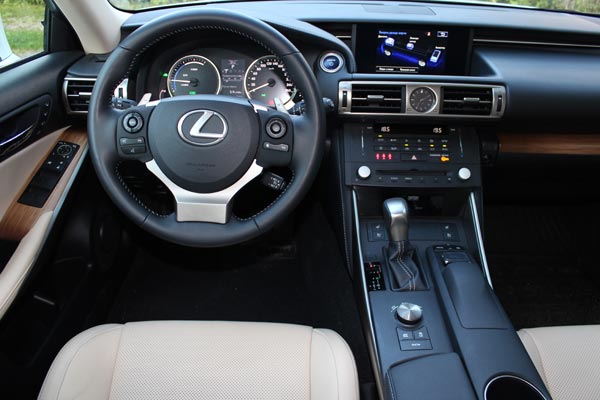   Lexus  .   Luxury 1   ,       ,    , -  .
