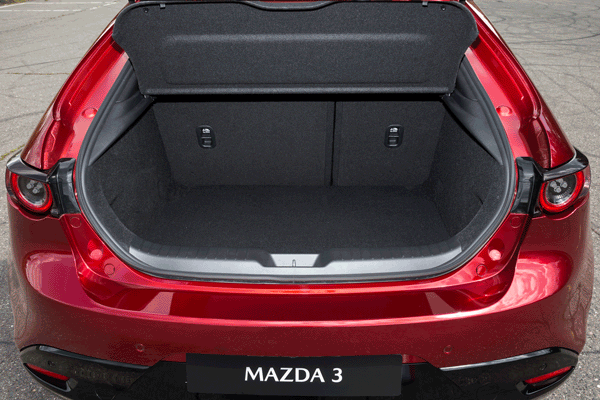 Объем багажника всего 295 л, при необходимости спинки задних сидений складываются в ровный пол