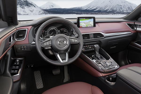 Интерьер Mazda CX-9 заслуживает самой высокой оценки, как с точки зрения эргономики, практичности, так и по качеству отделки