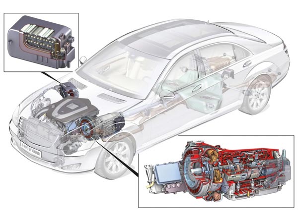 Литий-ионный аккумулятор размещен у S400 Hybrid под "лобовиком" и не загромождает багажное отделение.