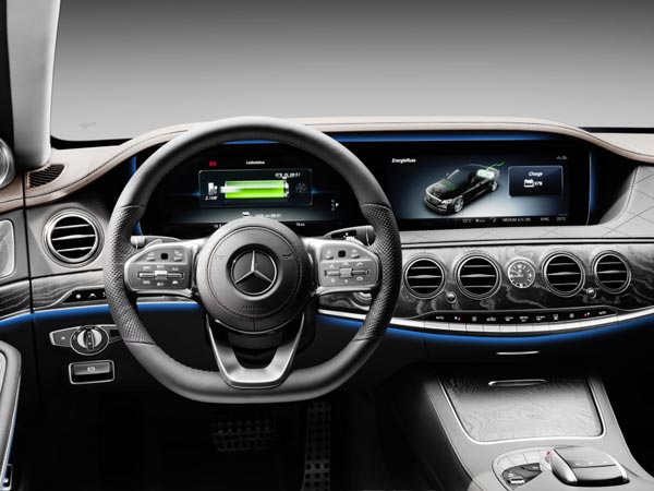 Панель приборов автомобиля Mercedes-Benz S 560 e