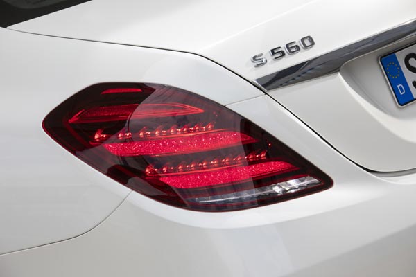 Задний фонарь обновлённого седана Mercedes S-Класса