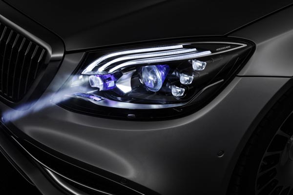 Седаны Mercedes-Maybach S-Класса получили революционную систему головного освещения Digital Light