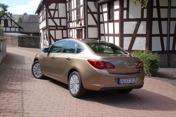 - Opel Astra - 2
