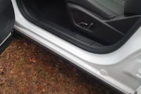 Двойные уплотнители надежно защищают пороги от грязи