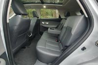 По ширине места хватит для троих пассажиров