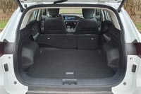 Спинки задних кресел раскладываются в ровный пол