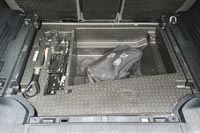 Под полом багажника удобный органайзер