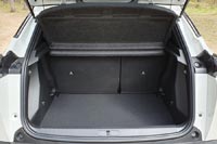 Багажник вместительный с двухуровневым полом